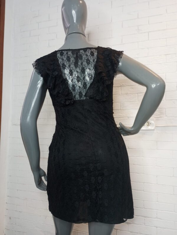 Vestido Preto de renda tamnho 40 /M - Image 4