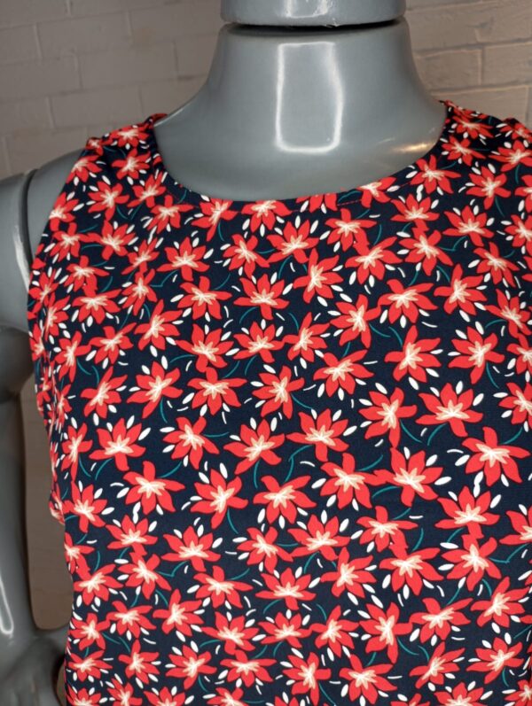 Blusinha floral vermelha e azul  G - Image 2