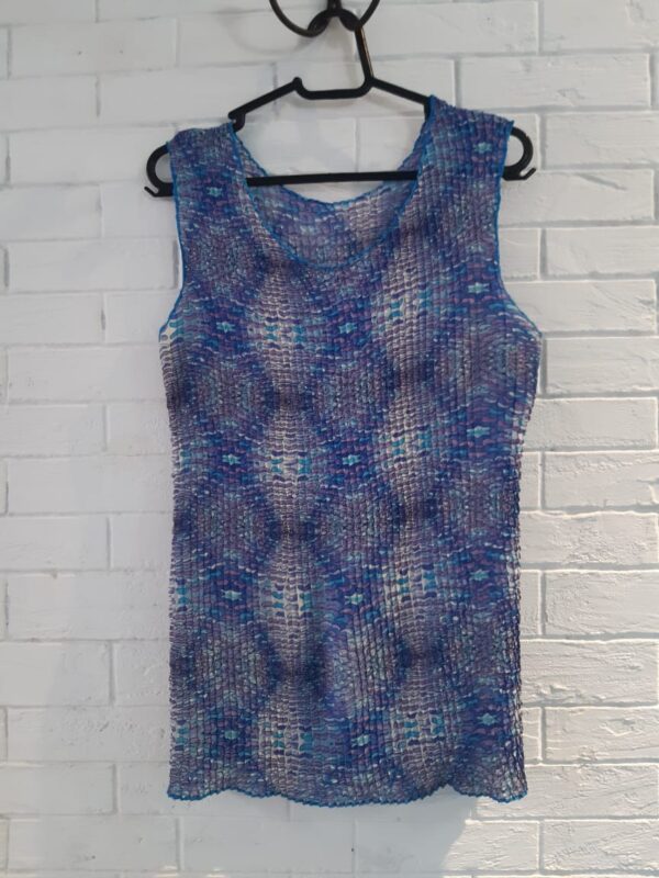 Blusinha cavada azul c/ estampa   M