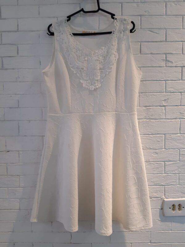 Vestido Branco gelo com renda   M
