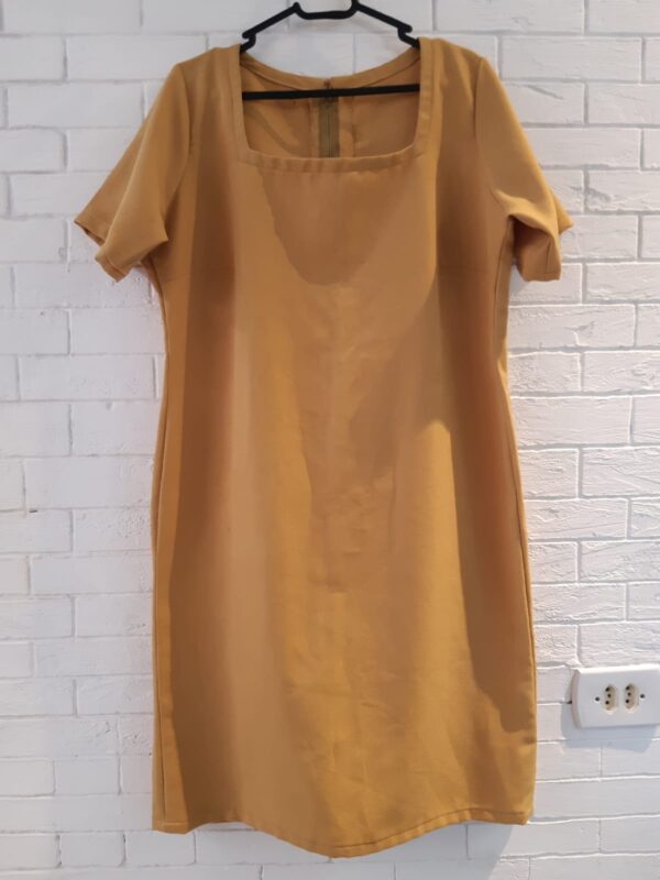 Vestido Mostarda c/brilho   Tamanho G